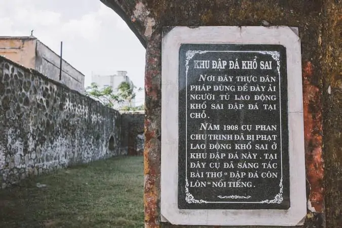 ĐẬP ĐÁ Ở CÔN LÔN