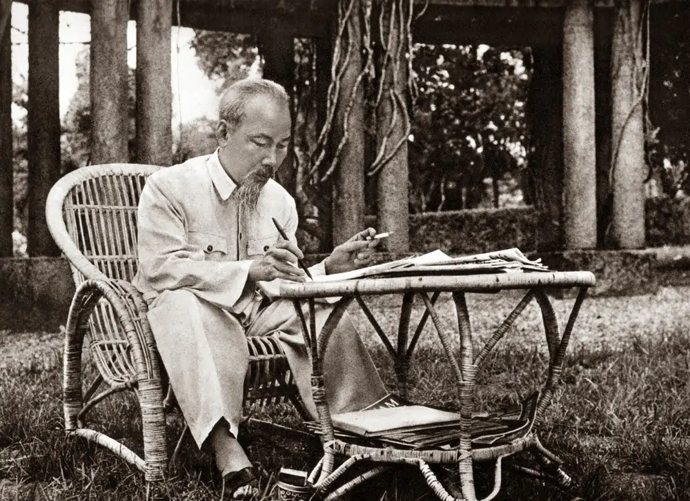 VIẾT ĐOẠN VĂN TRONG VĂN BẢN THUYẾT MINH
