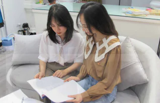 hinh-anh-bai-2-thuc-hanh-thiet-ke-trang-phuc-san-khau-dien-anh-tu-vat-lieu-san-co-13080-5