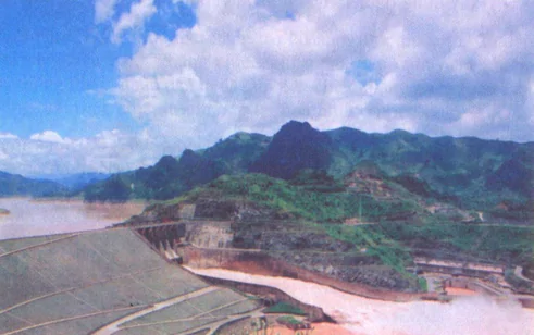 hinh-anh-bai-28-xay-dung-nha-may-thuy-dien-hoa-binh-254-1
