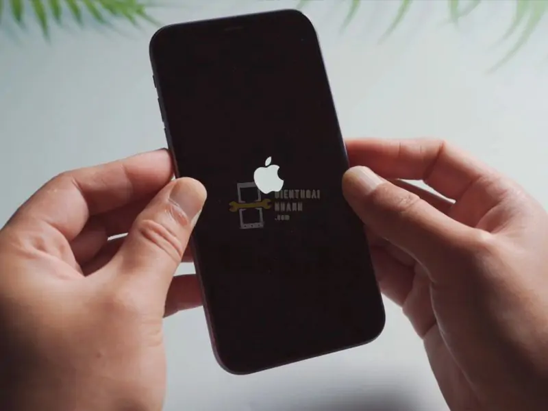 hinh-anh-gia-thay-pin-iphone-11-apple-dang-lam-ban-lo-lang-513-0
